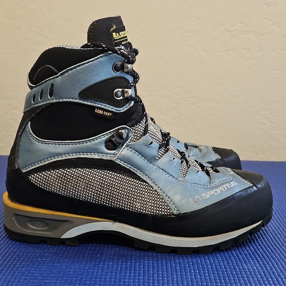 La Sportiva Hiking Boots, Size 7.5+ - Picture 3 of 16